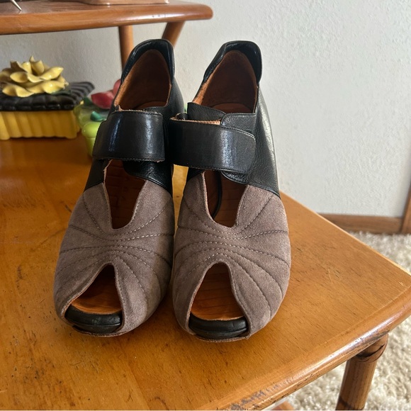 Retro Heels | Two Tone | Peep Toe | Chie Mihara | 39 8.5 9 | 1940s Style - Picture 2 of 5